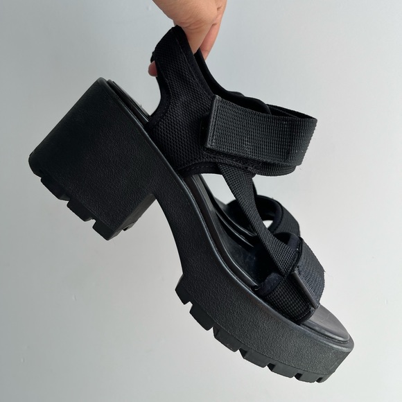 [SOLD] Vagabond platform black sandals - Picture 1 of 5
